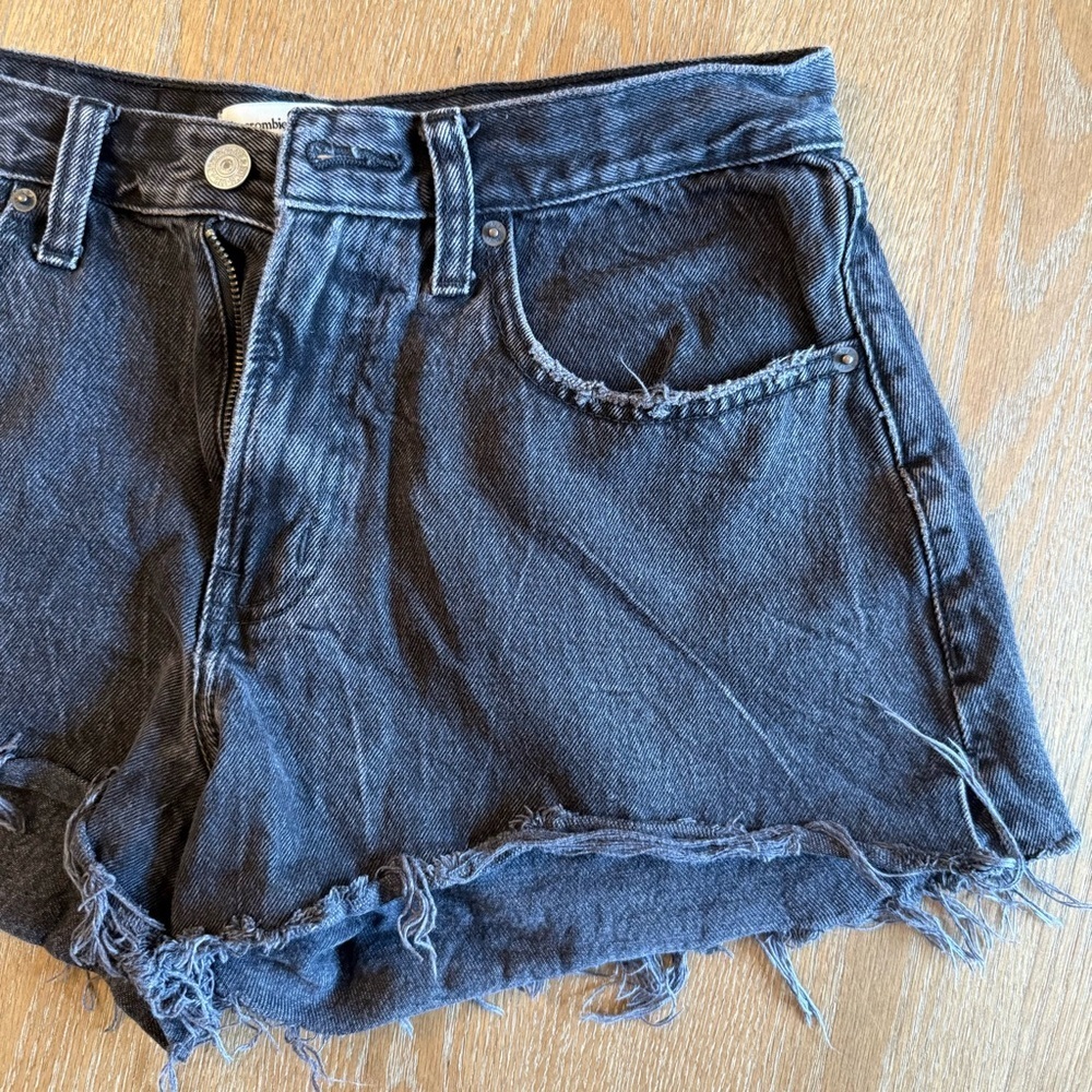 Abercrombie & Fitch Curve Love Charcoal Jean Shorts - Picture 3 of 12